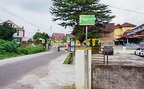 RedDoorz Syariah Near RSUD Dr HM Rabain Muara Enim